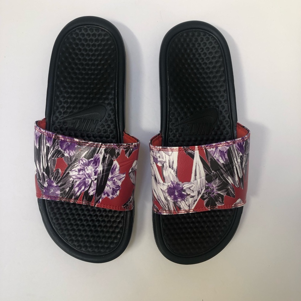 Women’s Nike slides. Size 8